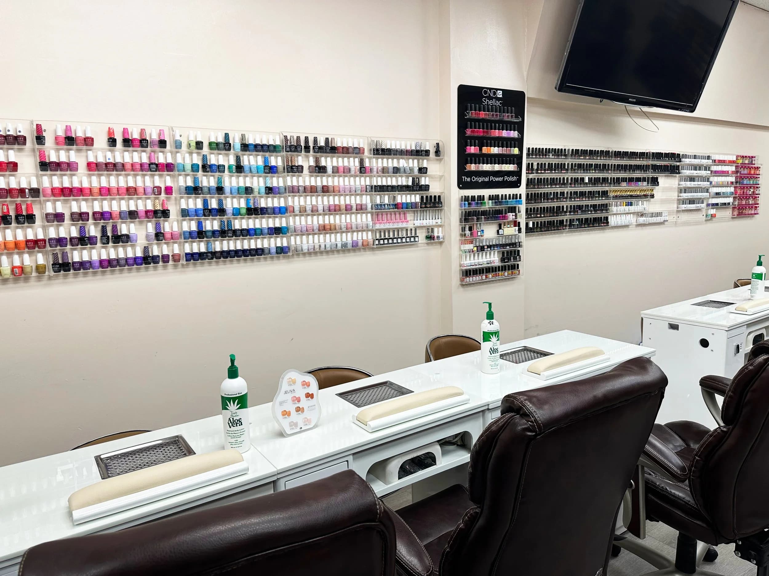Photo from Daisy Nails & Spa's website