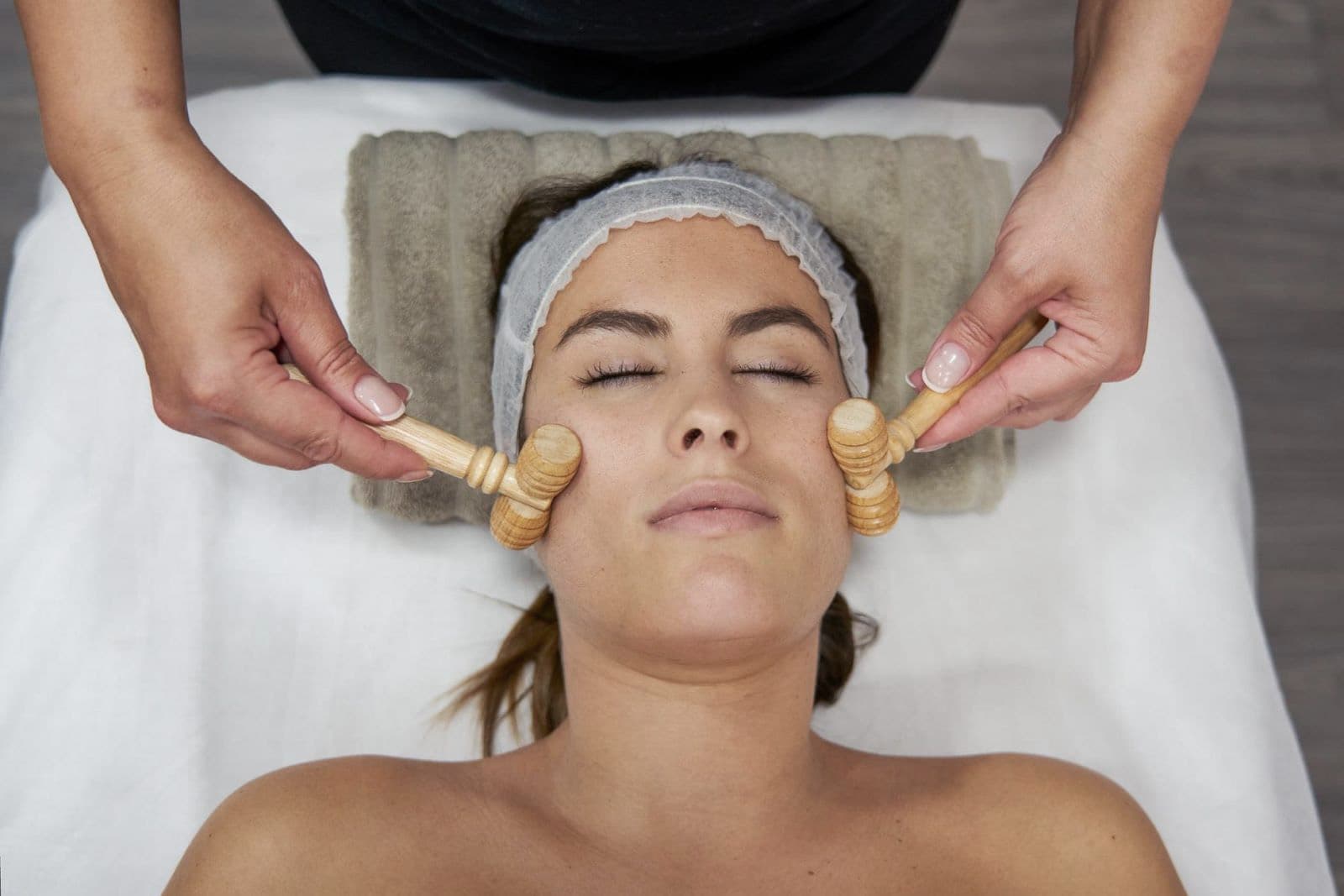 Clinique Coolshaping gallery image 5