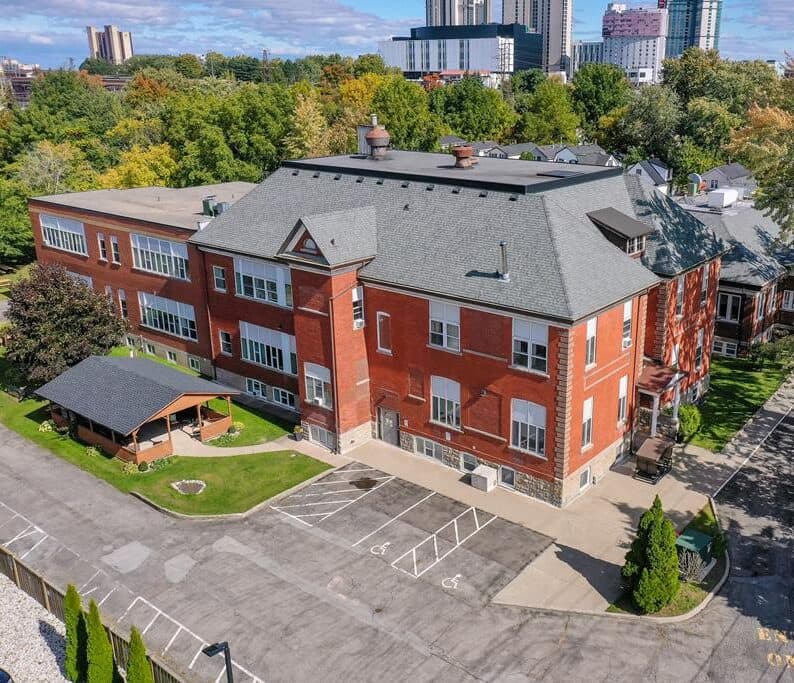 Cavendish Manor Retirement Residence gallery image 1