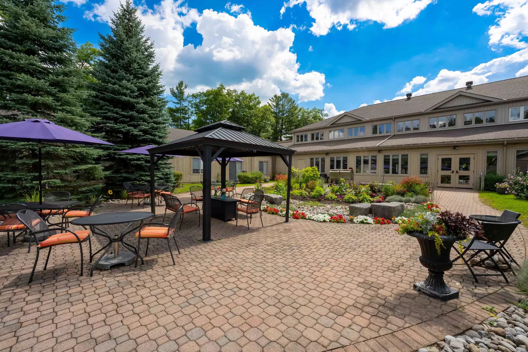 Chartwell Whispering Pines Retirement Residence