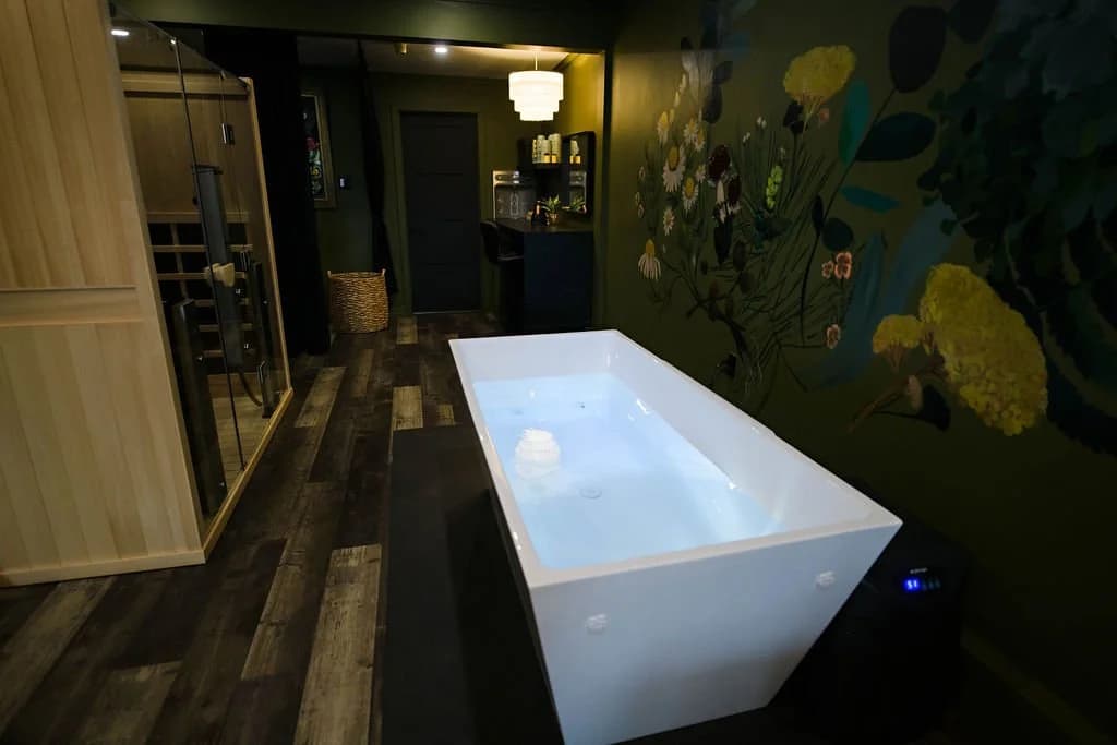 Hot and Cold Micro Spa gallery image 2