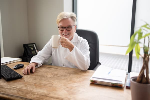 Dr. Robert Sleightholm