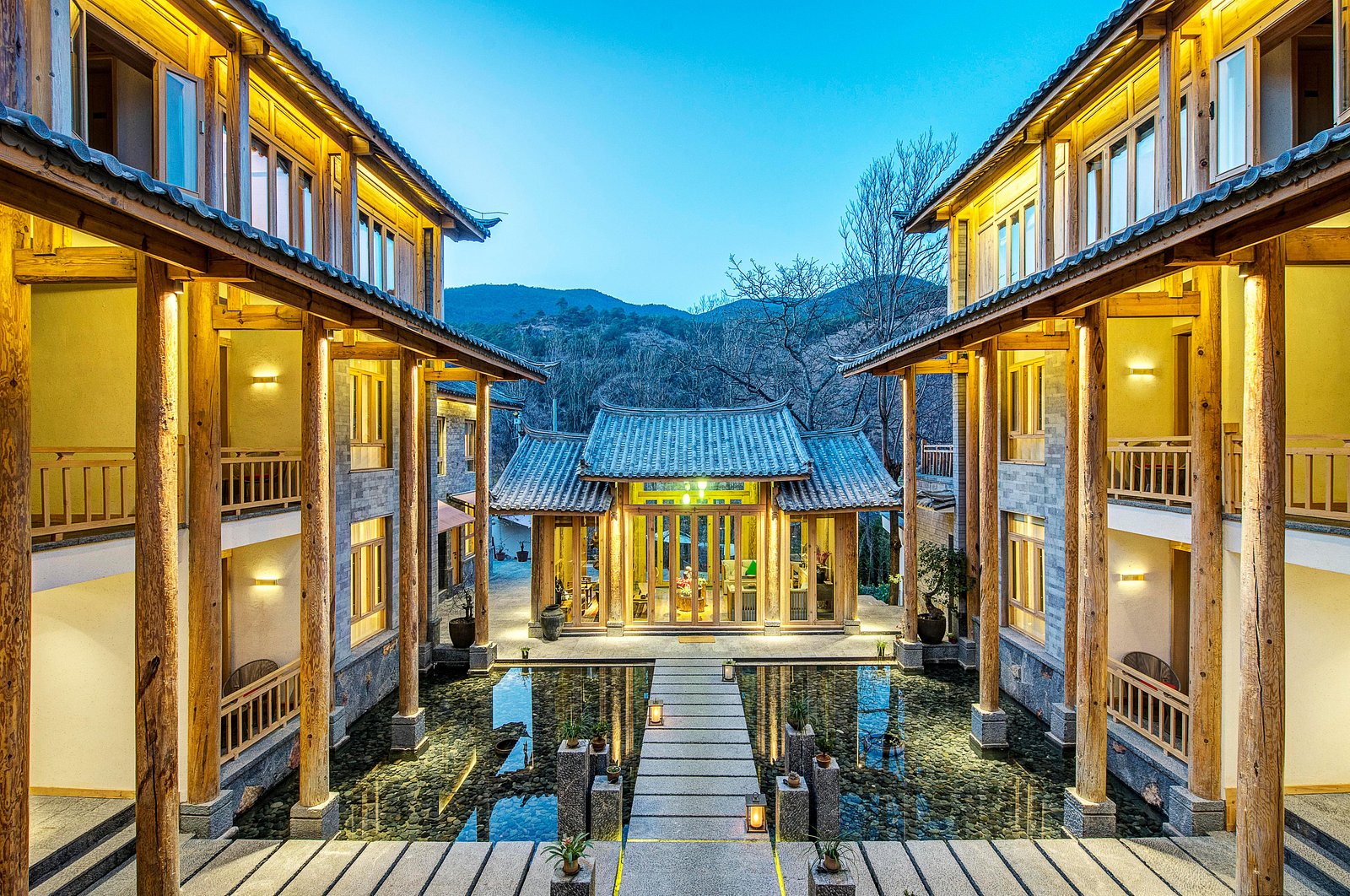 Arro Khampa by Zinc Journey Lijiang