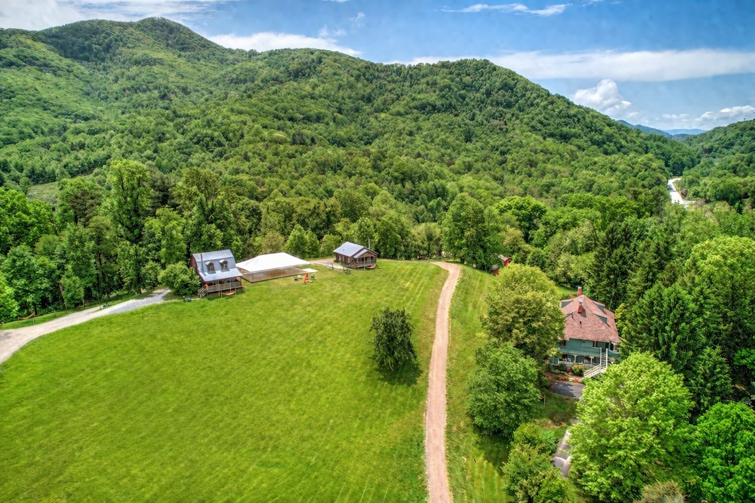 Engadine Inn and Cabins