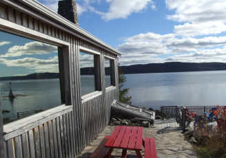 Rock Island Lodge — eco-lodge