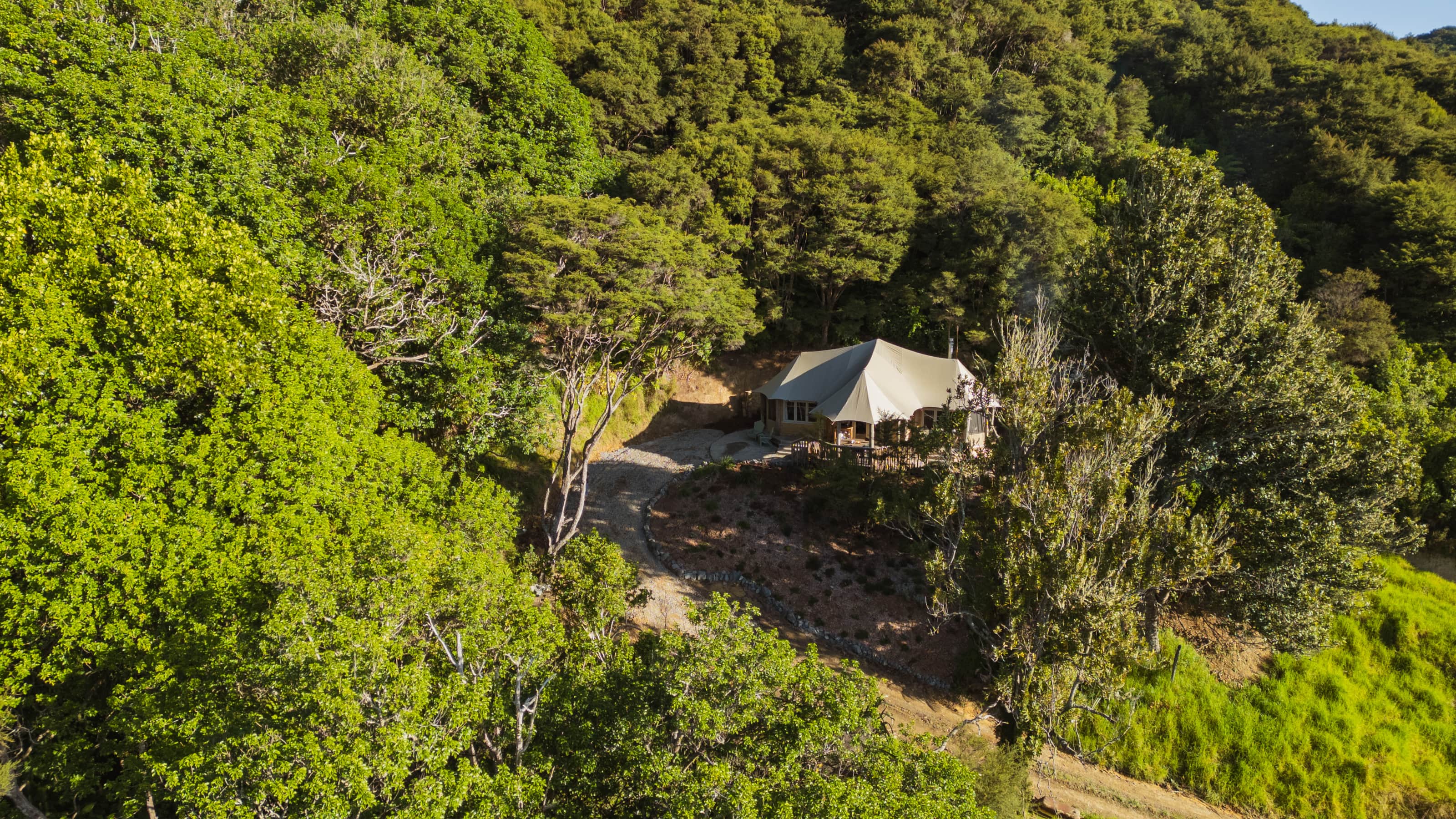 Tarata Eco Retreat logo
