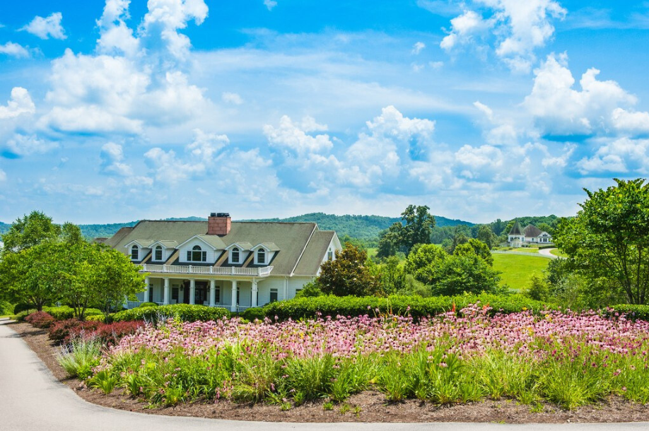 Arrive at Whitestone Inn